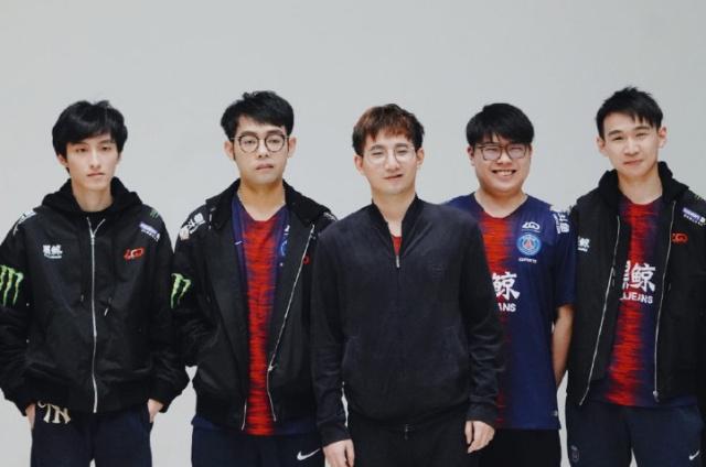 的蓬勃发展 的蓬勃发展